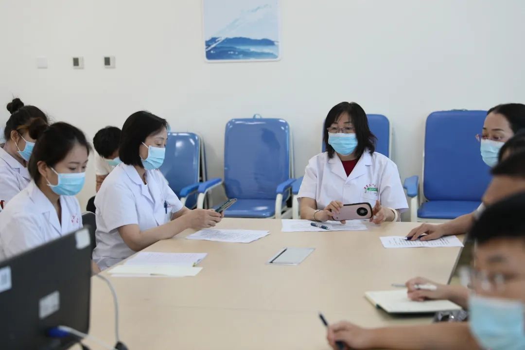 全省首家！中國醫(yī)科大學(xué)附屬第一醫(yī)院專家來“查房”，家門口享國內(nèi)優(yōu)質(zhì)醫(yī)療資源！(圖2)