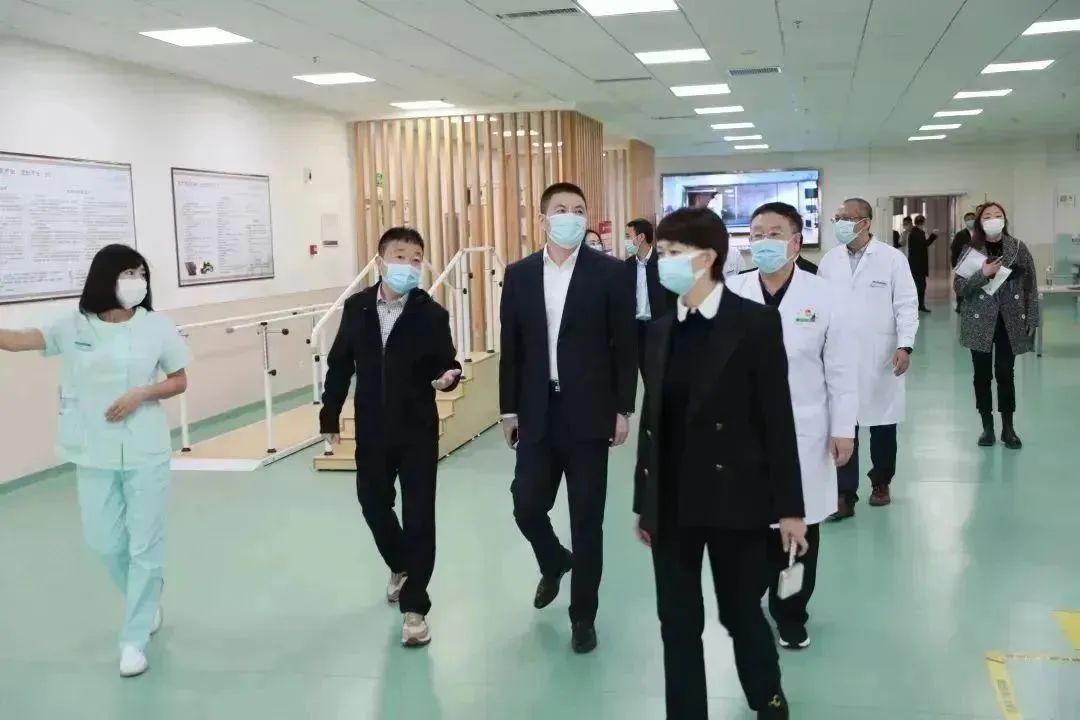 龍港區(qū)人大、區(qū)政府領(lǐng)導(dǎo)一行視察調(diào)研龍港國際醫(yī)療健康產(chǎn)業(yè)園(圖6)