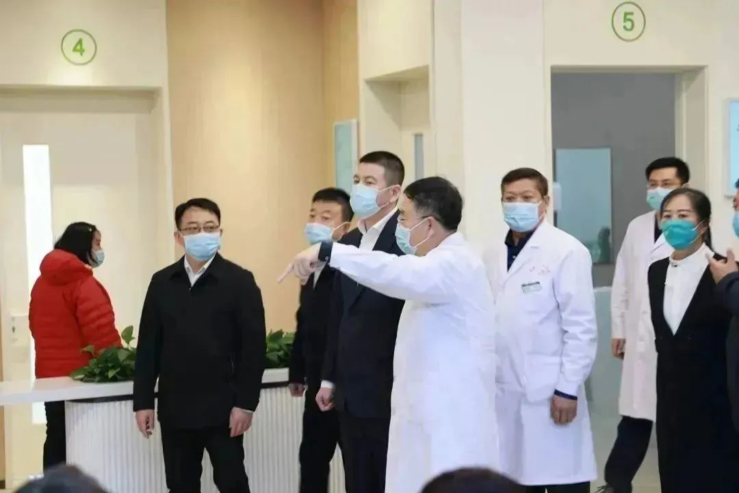 龍港區(qū)人大、區(qū)政府領(lǐng)導(dǎo)一行視察調(diào)研龍港國際醫(yī)療健康產(chǎn)業(yè)園(圖5)