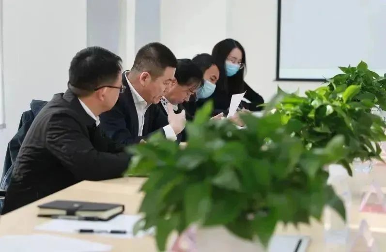 龍港區(qū)人大、區(qū)政府領(lǐng)導(dǎo)一行視察調(diào)研龍港國際醫(yī)療健康產(chǎn)業(yè)園(圖13)