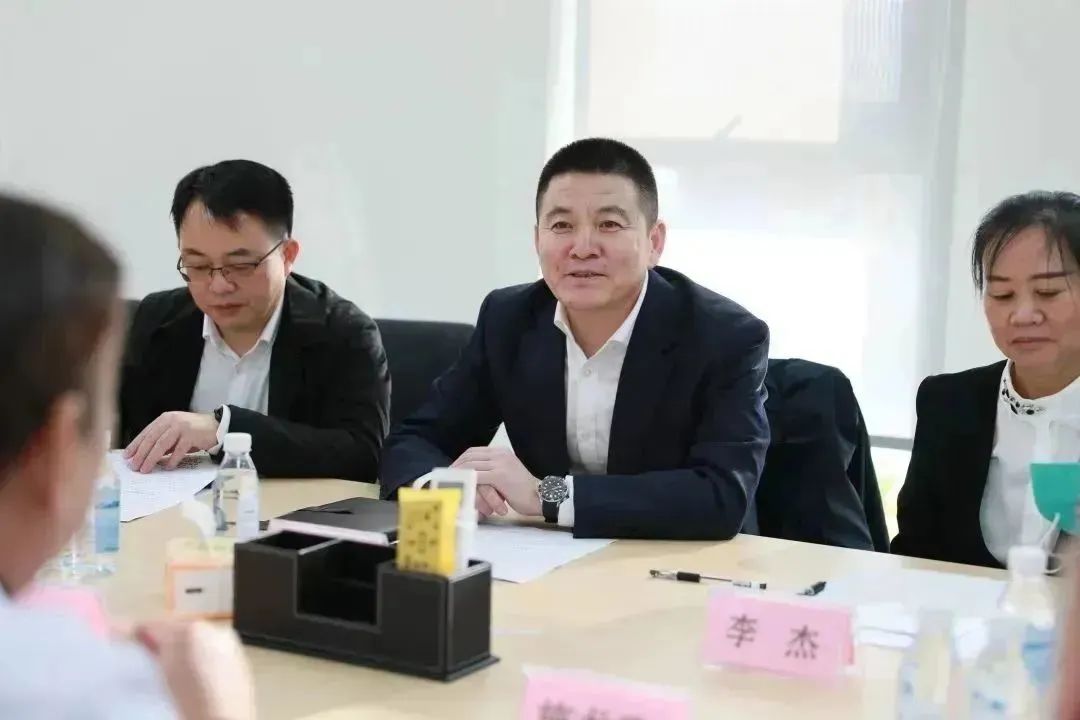 龍港區(qū)人大、區(qū)政府領(lǐng)導(dǎo)一行視察調(diào)研龍港國際醫(yī)療健康產(chǎn)業(yè)園(圖11)