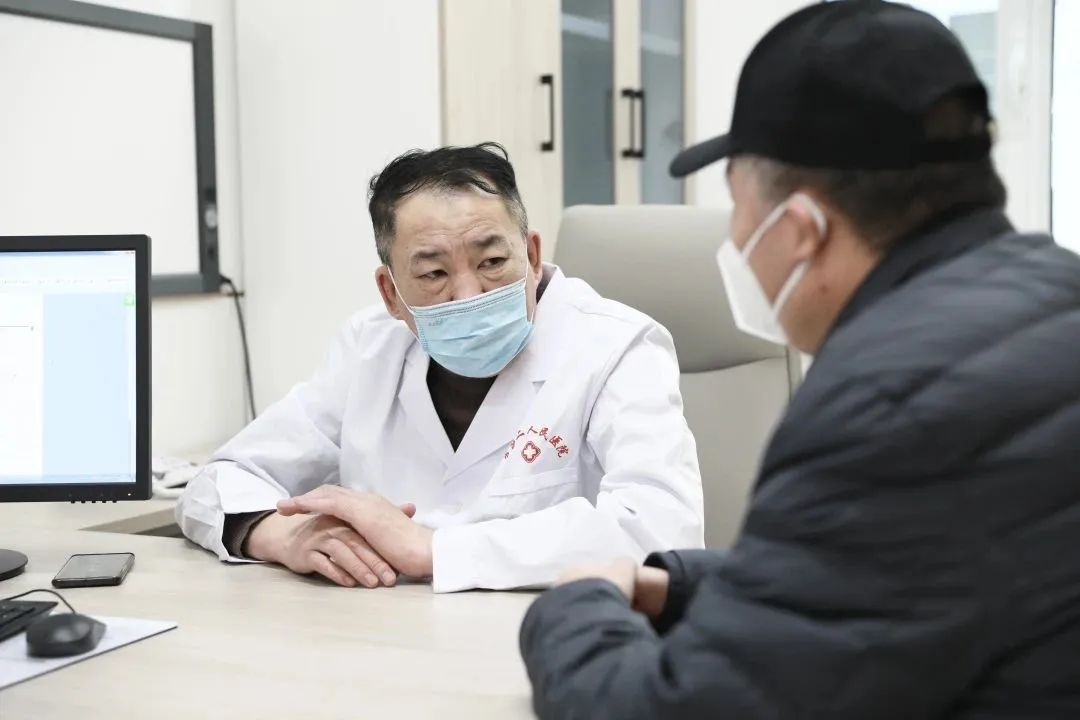 患者如潮，就診場面火爆！市二院著名專家診區(qū)百余位專家陸續(xù)來院出診(圖4)